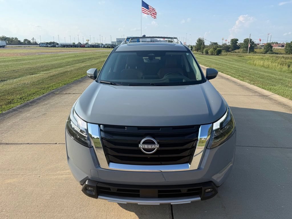 Used 2025 Nissan Pathfinder Platinum w/ Cargo Package AWD/4WD image 13
