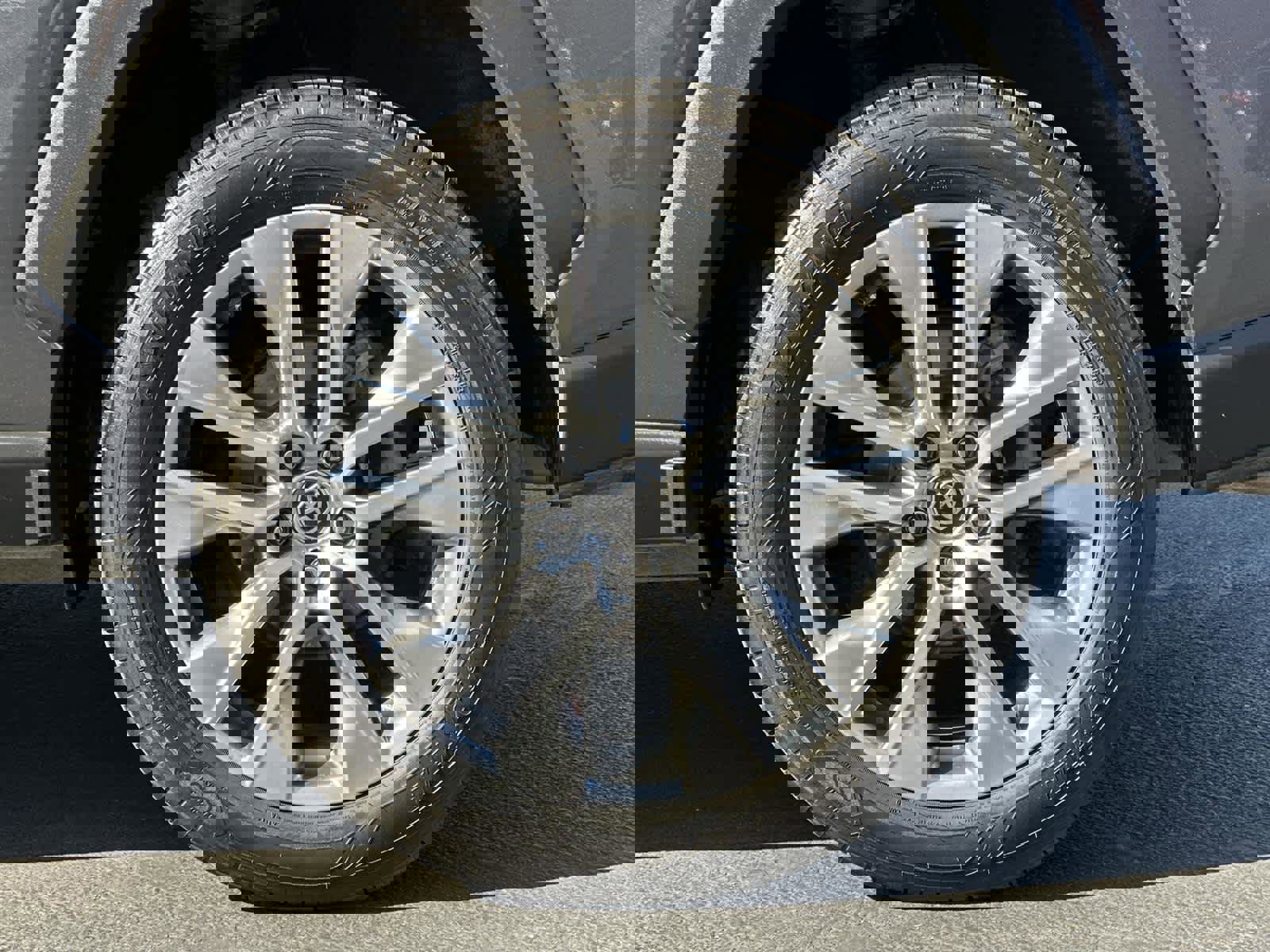 Used 2022 Toyota RAV4 XLE Premium image 9