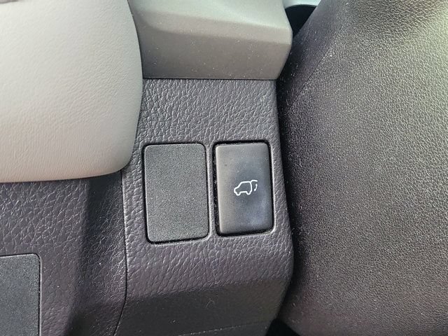 Used 2018 Toyota RAV4 XLE FWD image 14