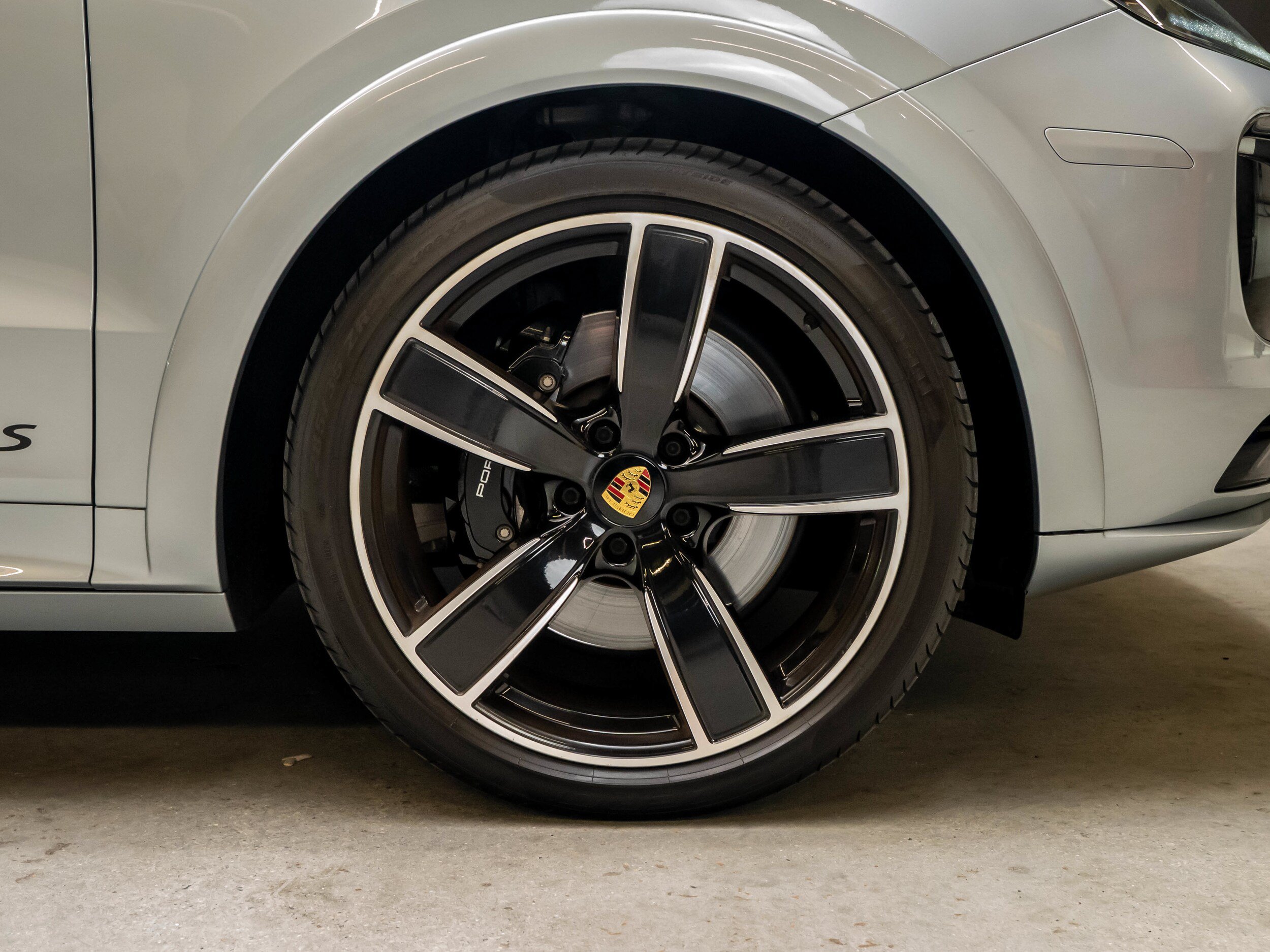 Used 2022 Porsche Cayenne GTS AWD/4WD image 14