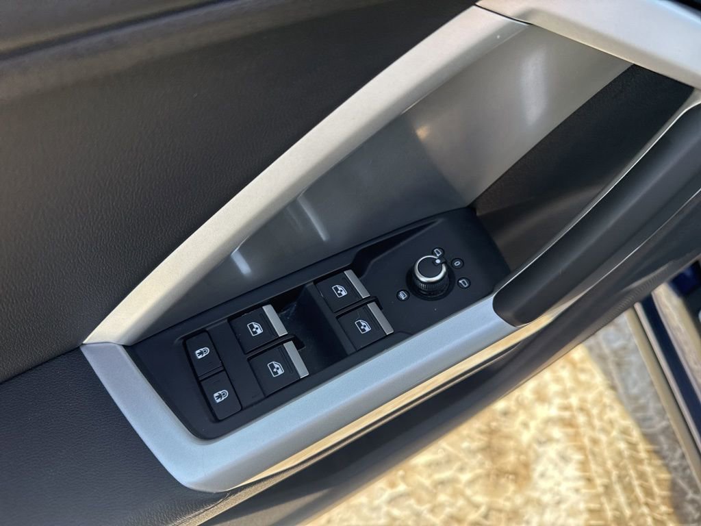 Used 2025 Audi Q3 2.0T Premium image 12