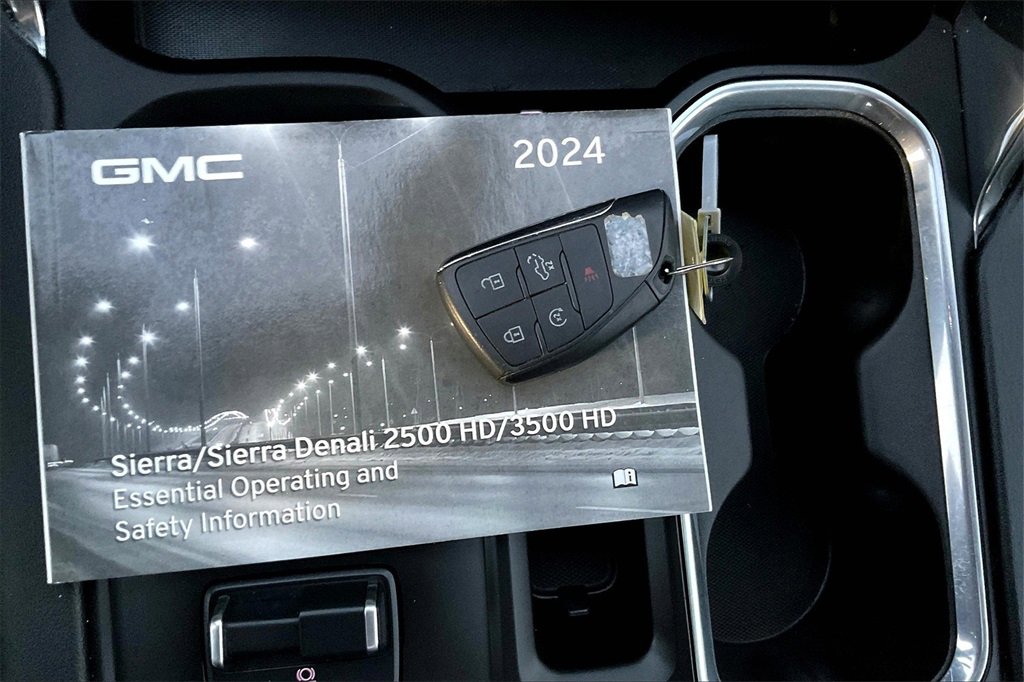 Used 2024 GMC Sierra 2500 Denali w/ Denali Reserve Package image 9