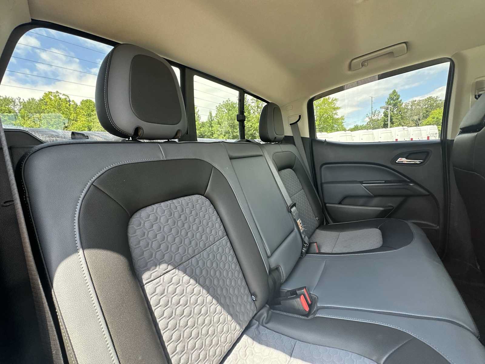Used 2017 Chevrolet Colorado Z71 AWD/4WD image 22