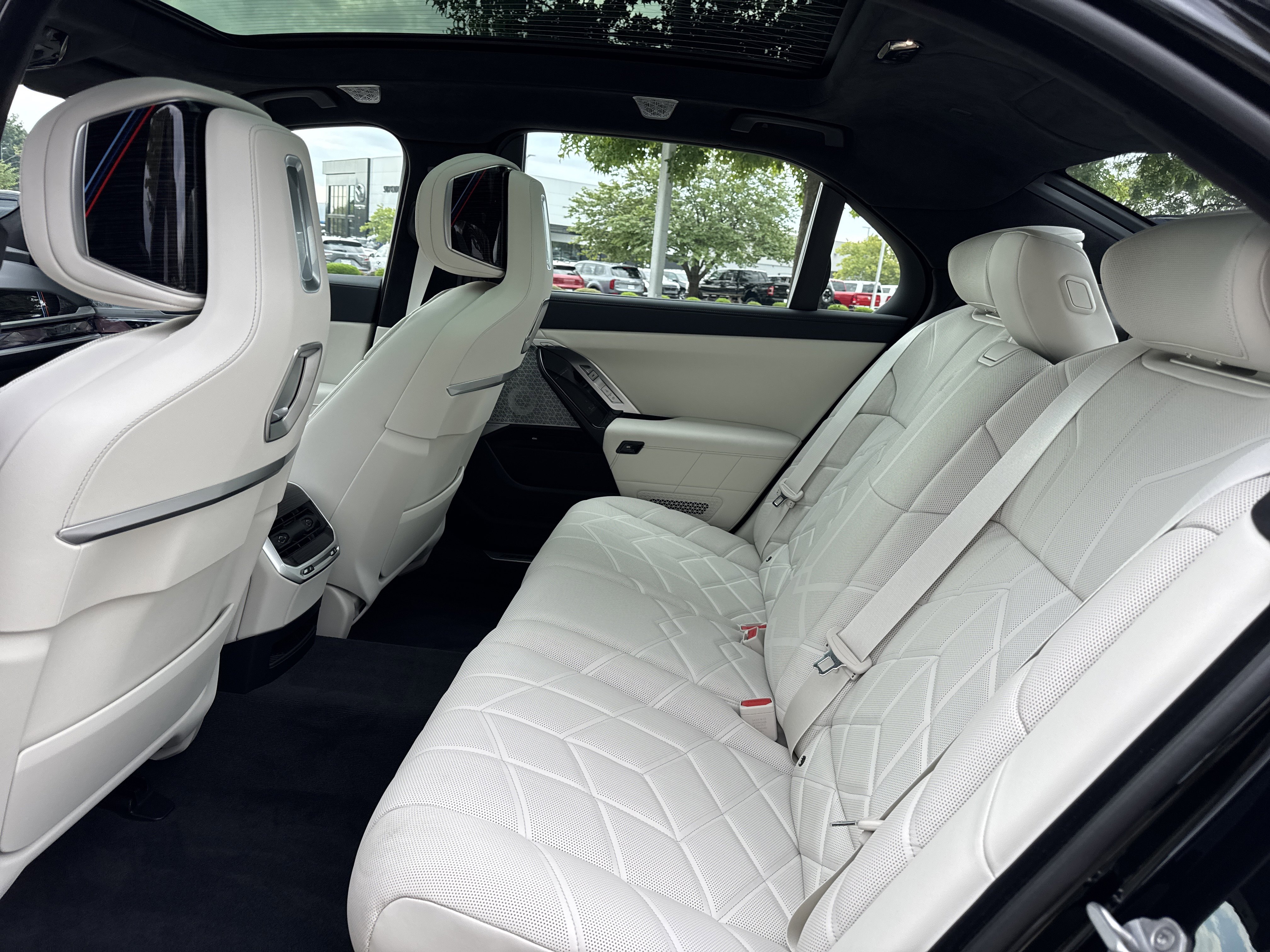 New 2026 BMW i7 xDrive60 image 11
