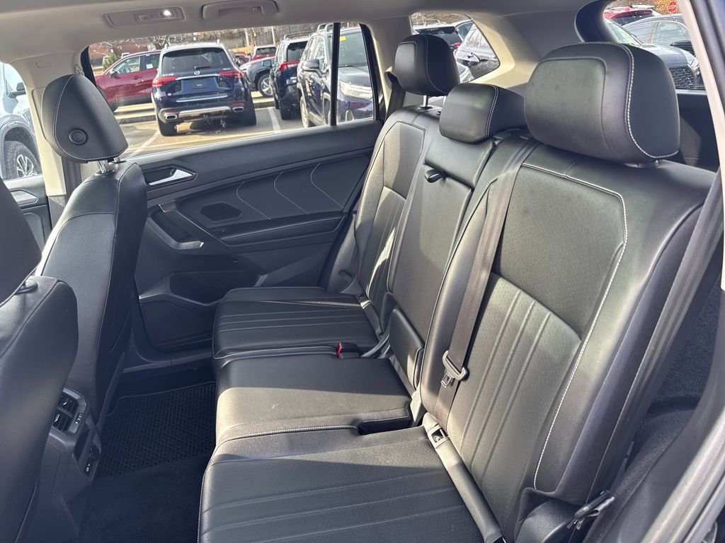 Used 2022 Volkswagen Tiguan SE w/ Panoramic Sunroof Package image 34