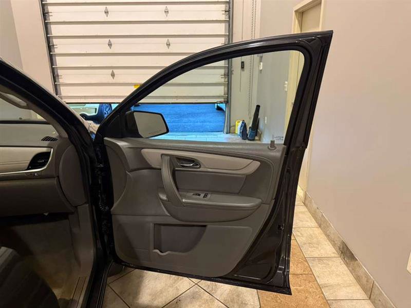 Used 2016 Chevrolet Traverse LS image 39