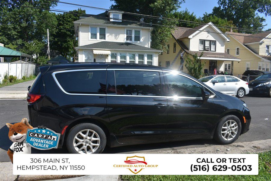 Used 2025 Chrysler Pacifica Select FWD image 5