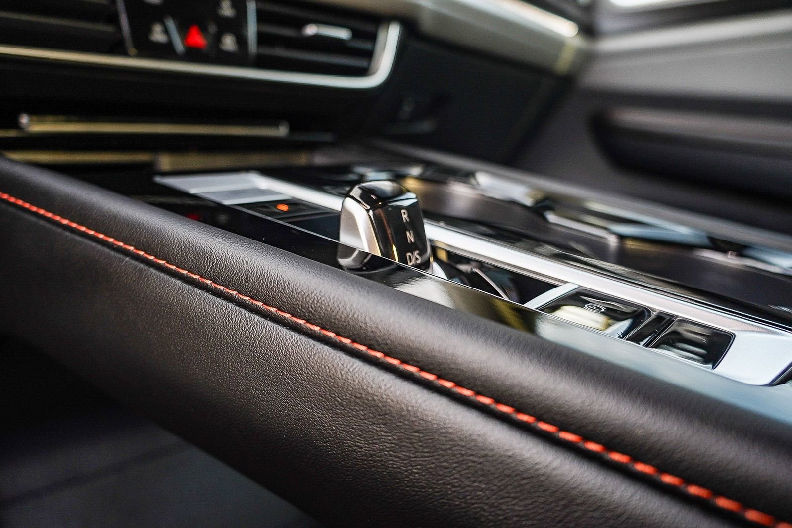 Used 2024 Volkswagen Atlas Peak Edition SEL AWD/4WD image 29