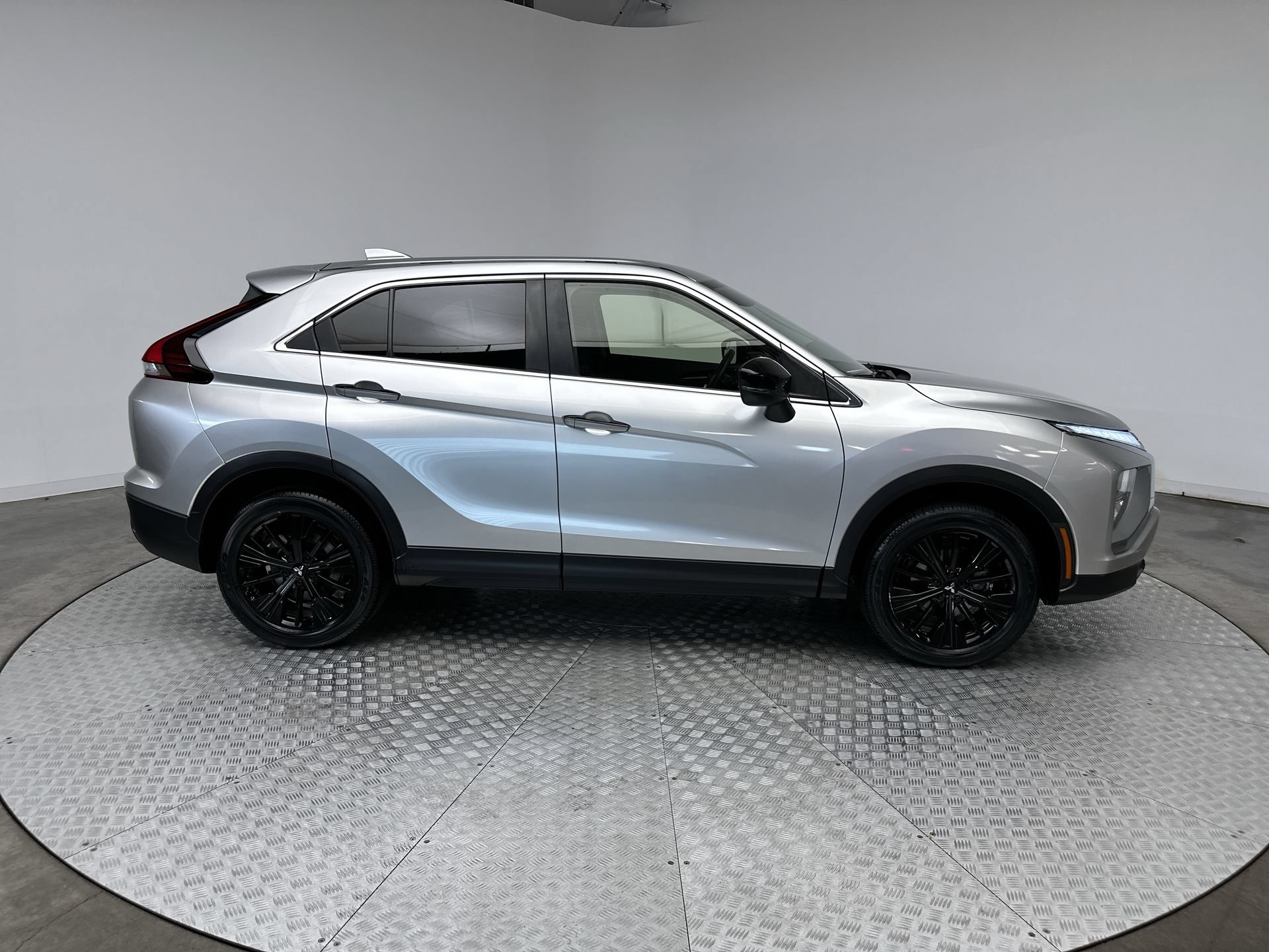 Used 2022 Mitsubishi Eclipse Cross LE AWD/4WD image 10
