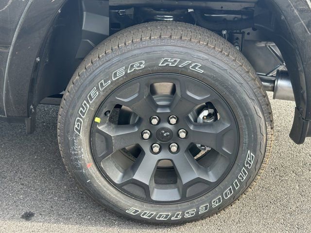 New 2026 RAM 1500 4x4 Crew Cab image 15