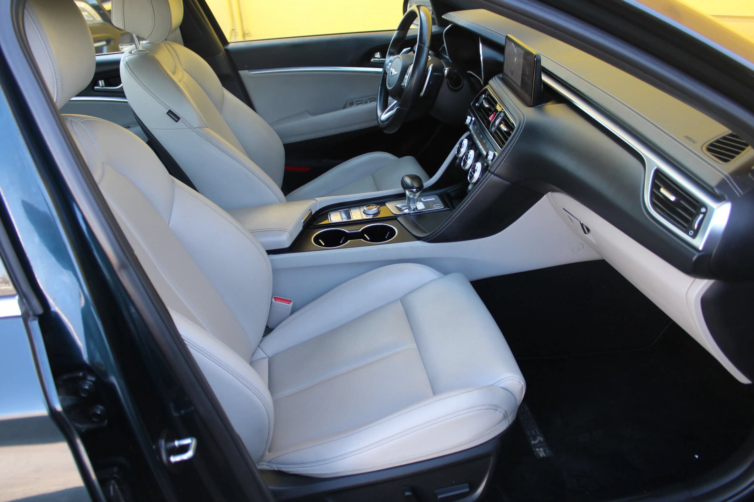 Used 2022 Genesis G70 2.0T RWD image 10