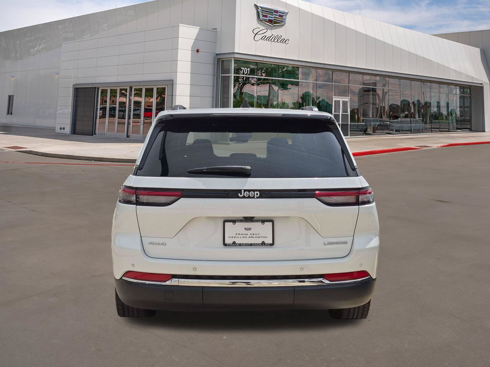 Used 2024 Jeep Grand Cherokee Laredo w/ Luxury Tech Group I AWD/4WD image 5