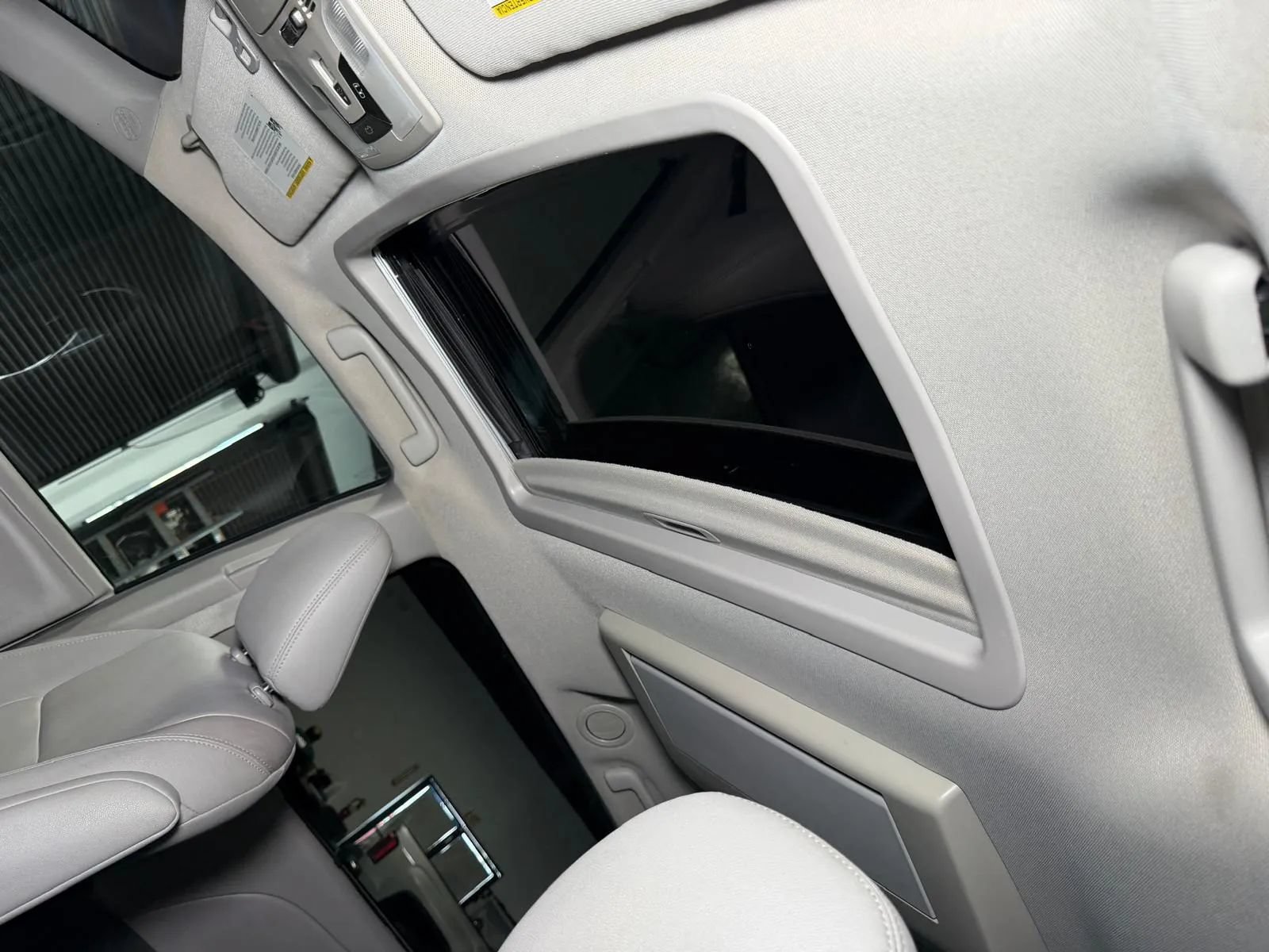 Used 2015 Toyota Sienna XLE Premium FWD image 25