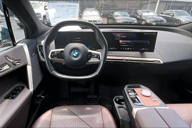 Used 2024 BMW iX xDrive50 w/ Premium Package AWD/4WD image 5