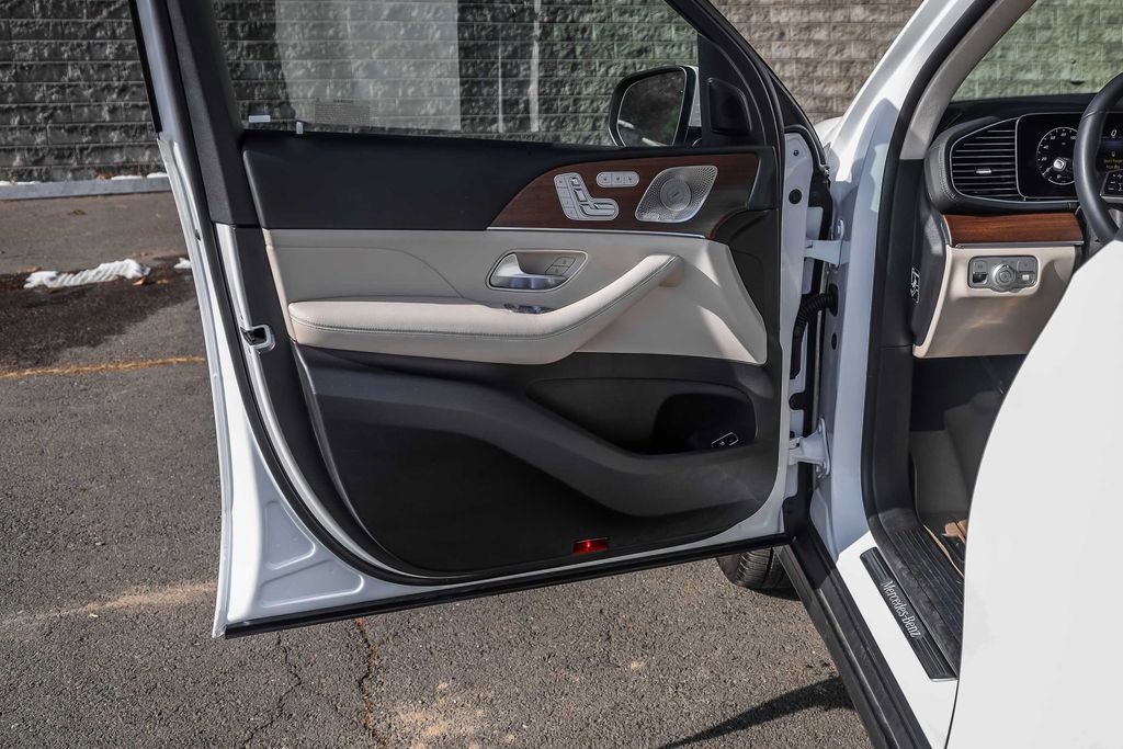 Used 2024 Mercedes-Benz GLS 450 4MATIC image 21