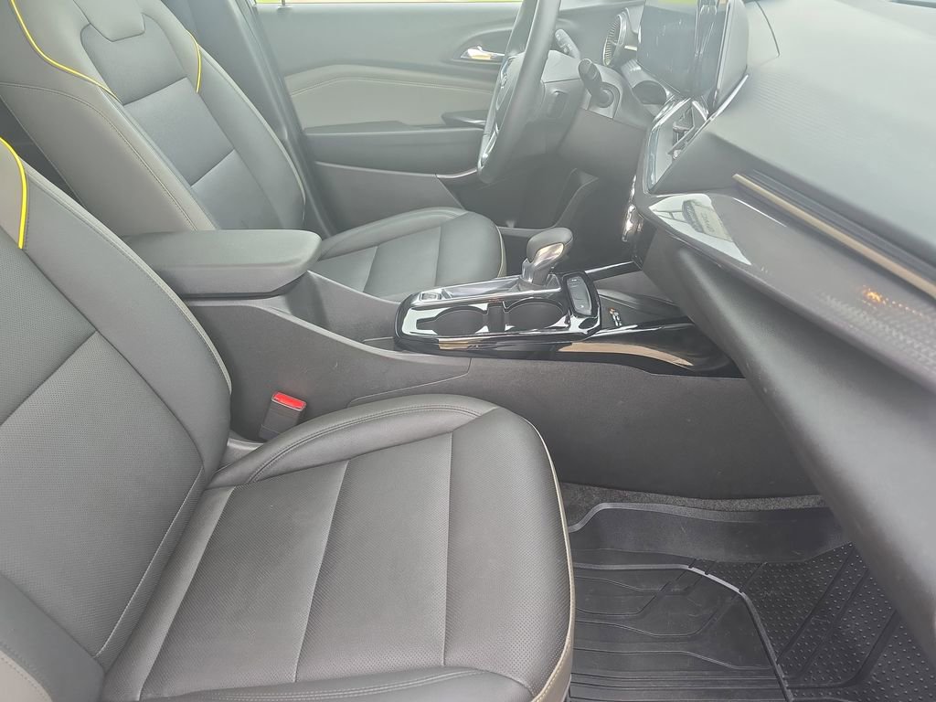 Used 2025 Chevrolet Trax ACTIV w/ Sunroof Package FWD image 10