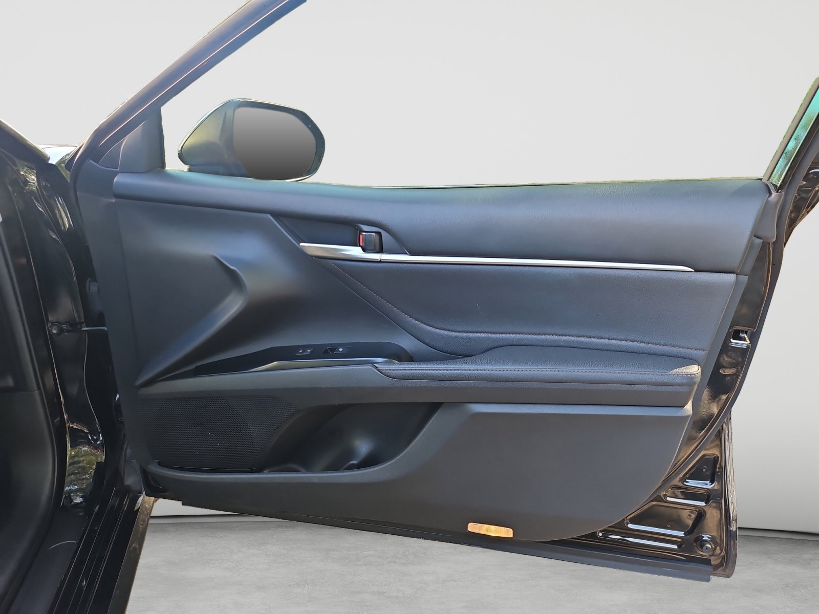 Used 2018 Toyota Camry XLE FWD image 34