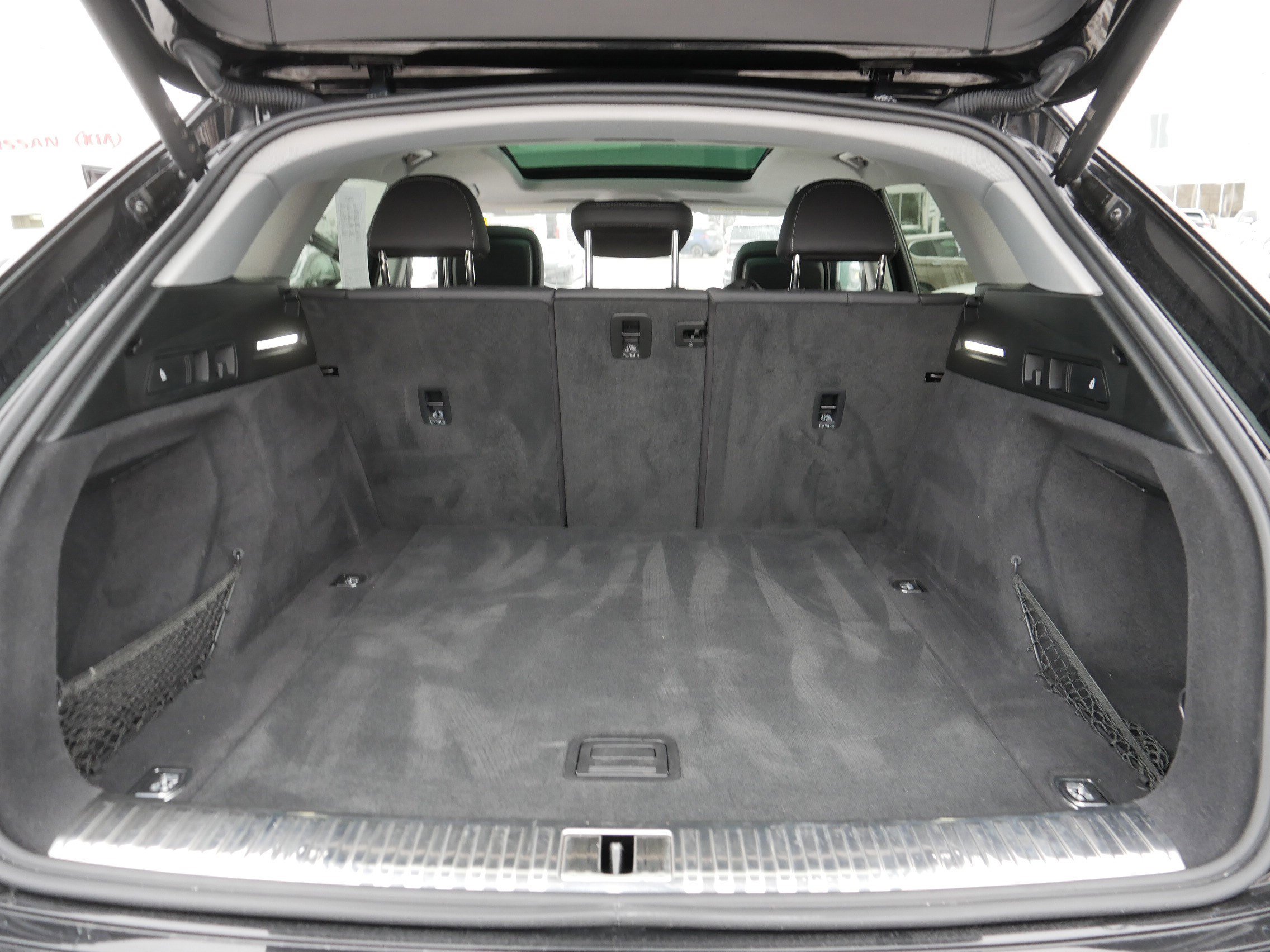 Used 2021 Audi e-tron Premium w/ Convenience Plus Package image 18