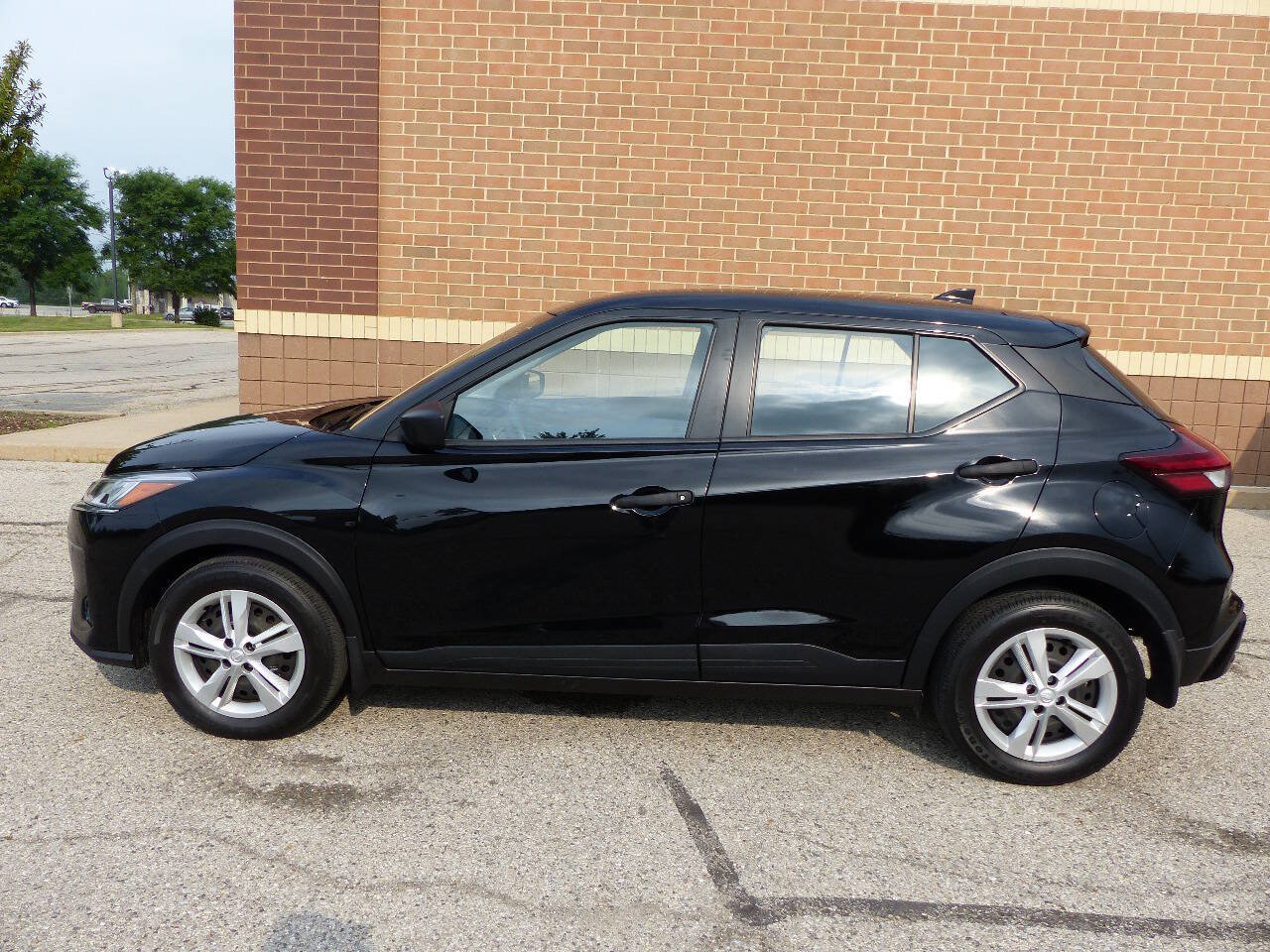 Used 2024 Nissan Kicks S FWD image 4