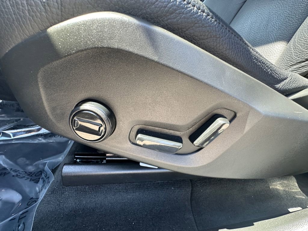 Used 2021 Volvo XC60 T5 Momentum image 10