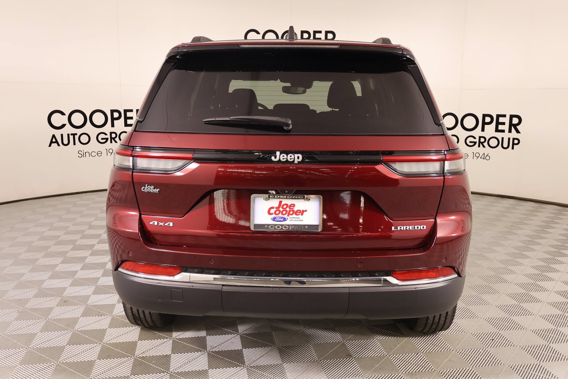 Used 2024 Jeep Grand Cherokee Laredo w/ Luxury Tech Group I AWD/4WD image 21