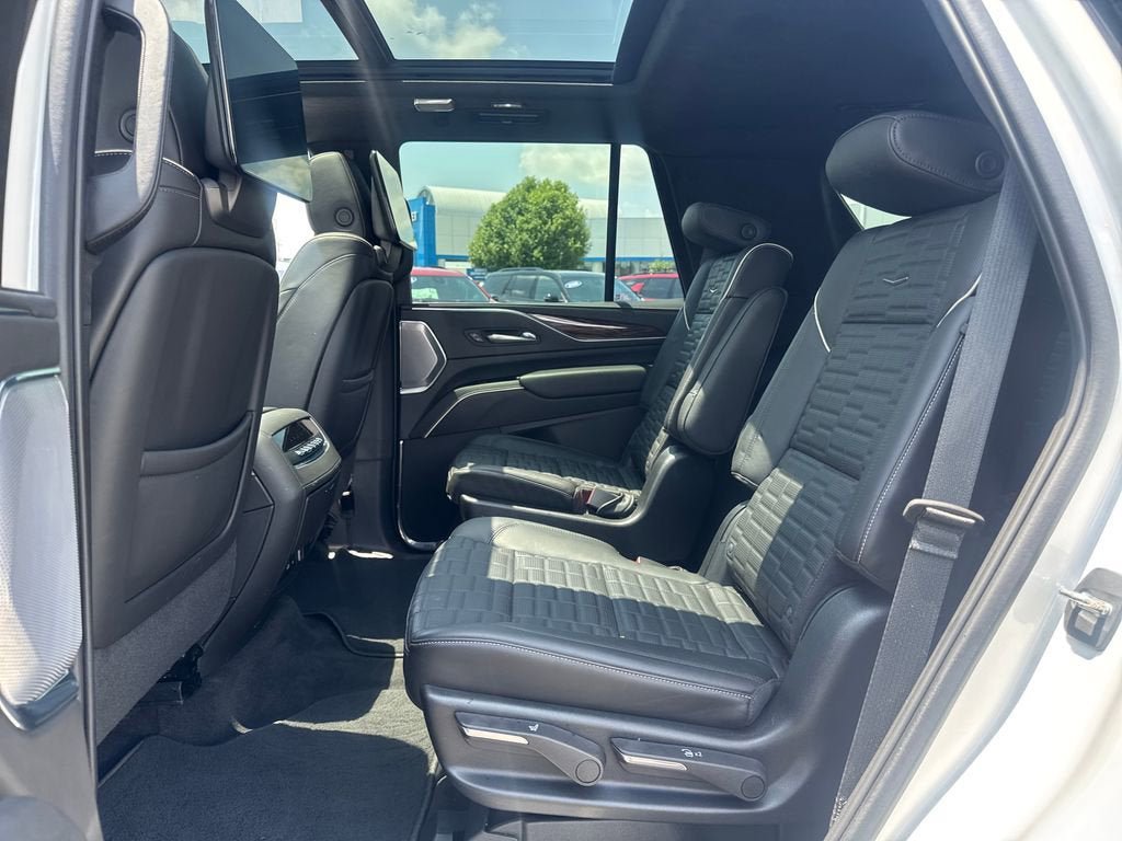 Certified 2023 Cadillac Escalade Sport Platinum w/ LPO, ONYX Package AWD/4WD image 16