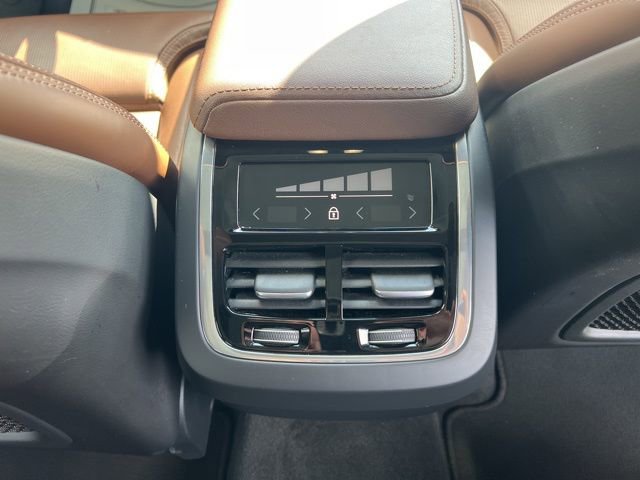 Certified 2025 Volvo XC60 B5 Ultra image 21