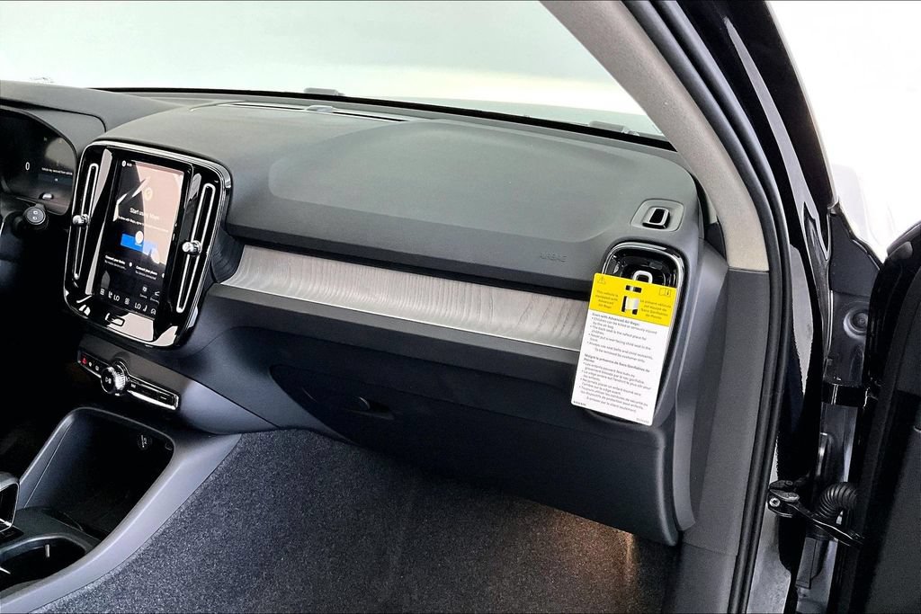 New 2026 Volvo XC40 B5 Core w/ Protection Package Premier AWD/4WD image 9