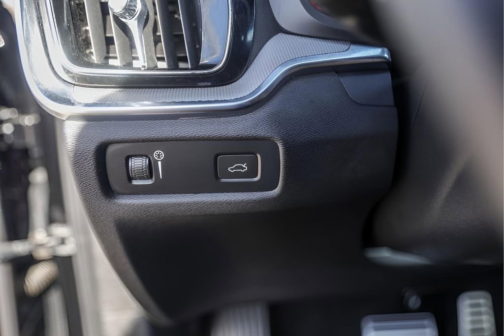 Used 2022 Volvo S60 B5 R-Design w/ Climate Package image 18