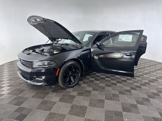 Used 2015 Dodge Charger SXT image 10