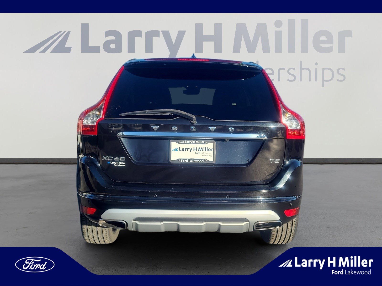 Used 2017 Volvo XC60 T5 Dynamic w/ Preferred Option Package image 4