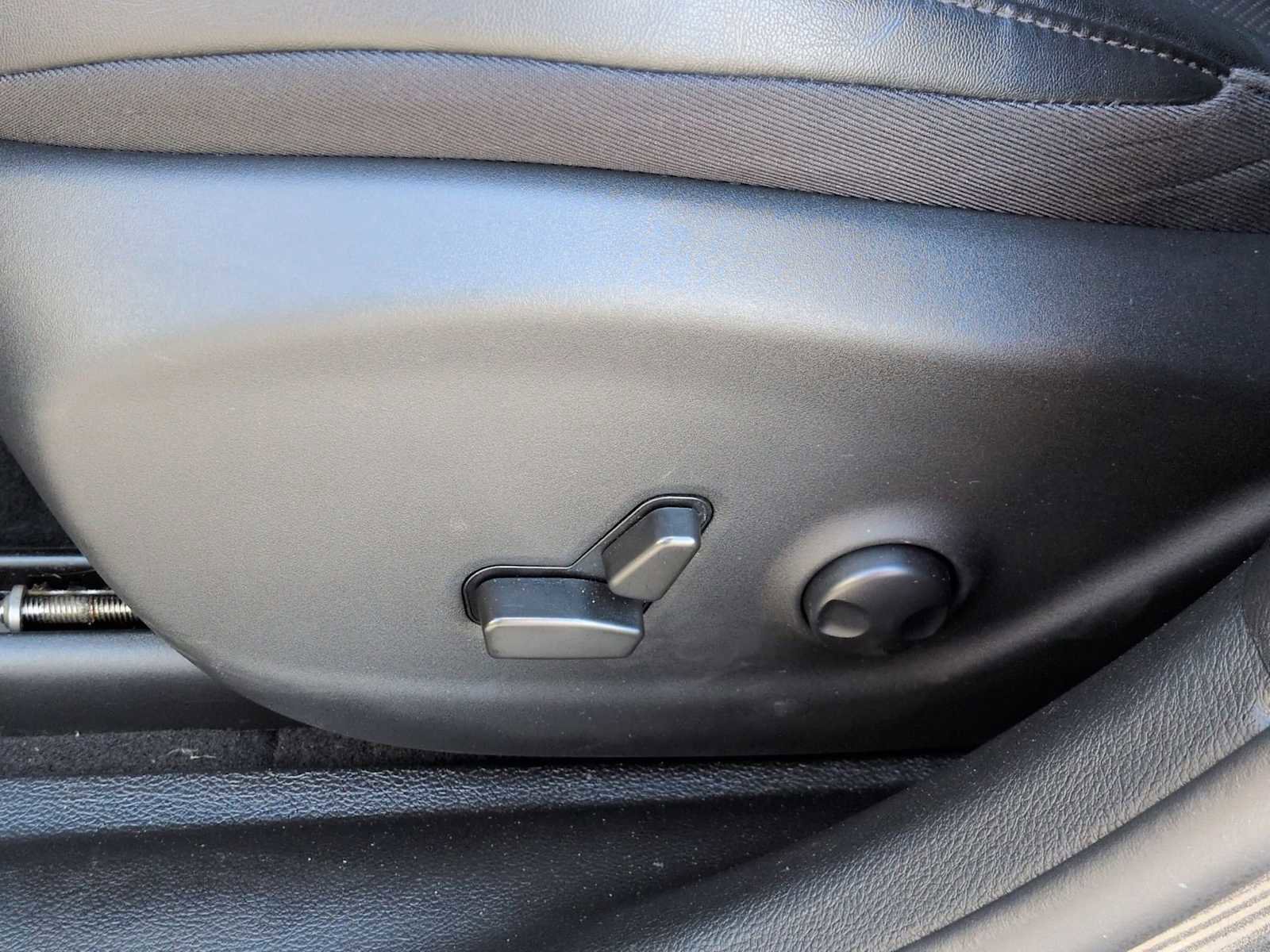 Used 2022 Jeep Cherokee Latitude Lux w/ Sun & Sound Group image 18