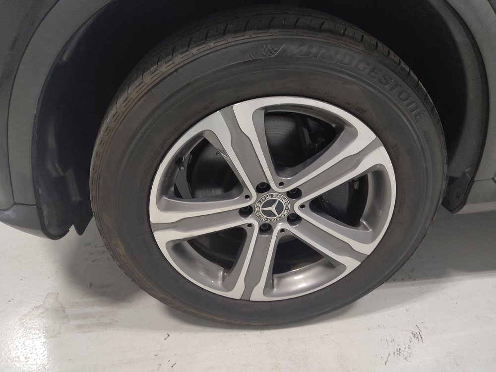 Used 2019 Mercedes-Benz GLC 300 4MATIC w/ Premium Package image 31
