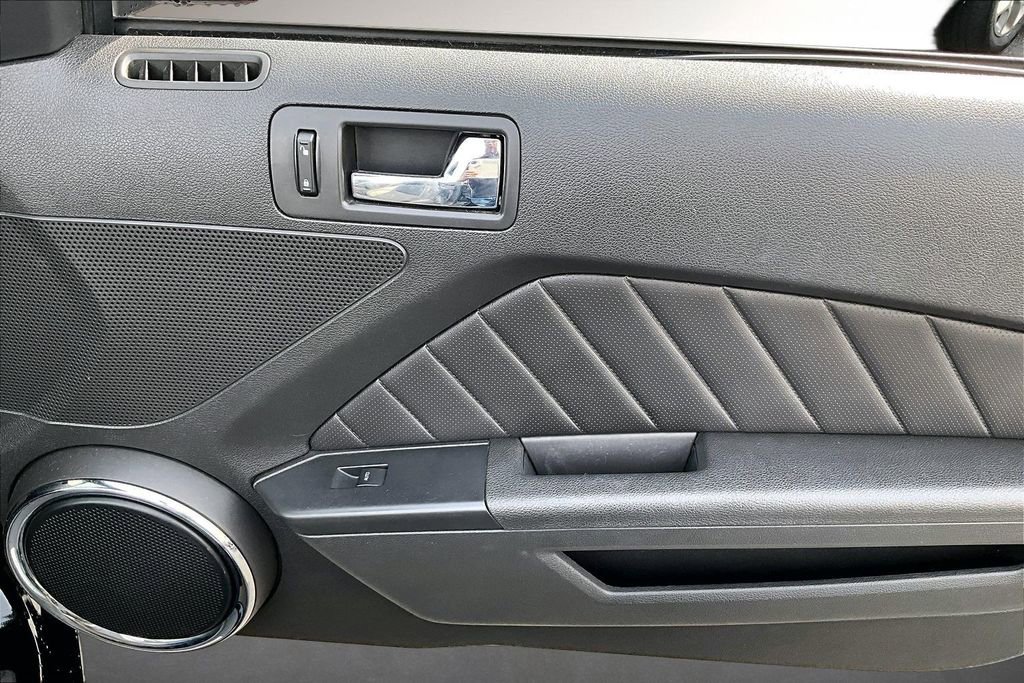 Used 2014 Ford Mustang Premium image 25