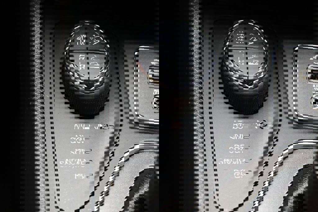 Used 2019 Jeep Cherokee Trailhawk w/ Cold Weather Group image 23