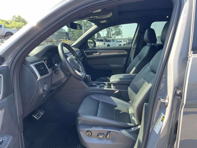 Used 2022 Volkswagen Atlas Cross Sport SEL R-Line AWD/4WD image 16