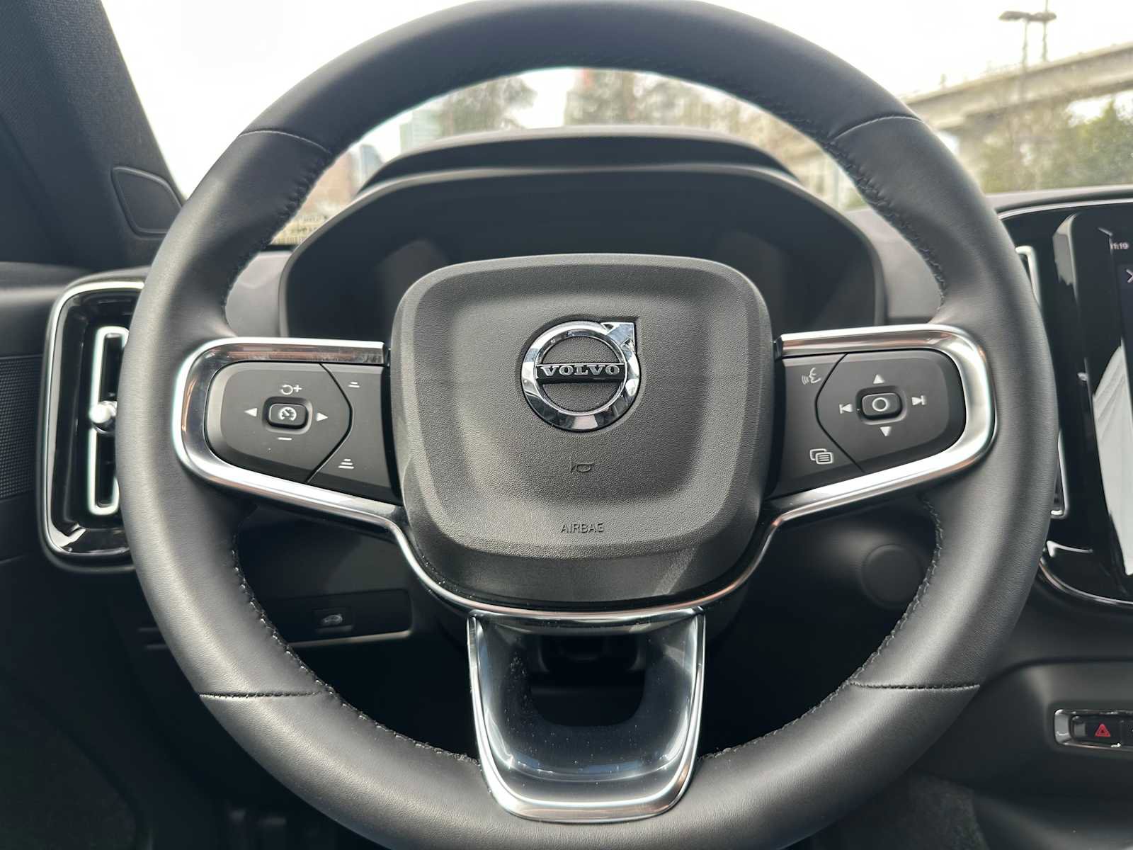 Used 2025 Volvo EX40 Core w/ Climate Package AWD/4WD image 21