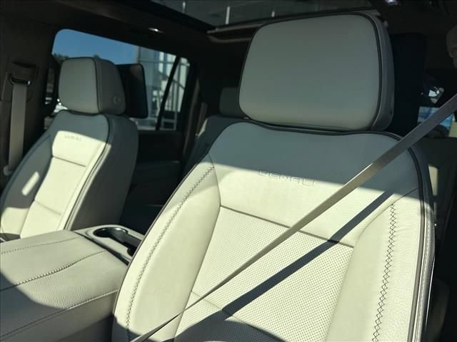 New 2026 GMC Yukon XL Denali w/ Denali Reserve Package AWD/4WD image 30