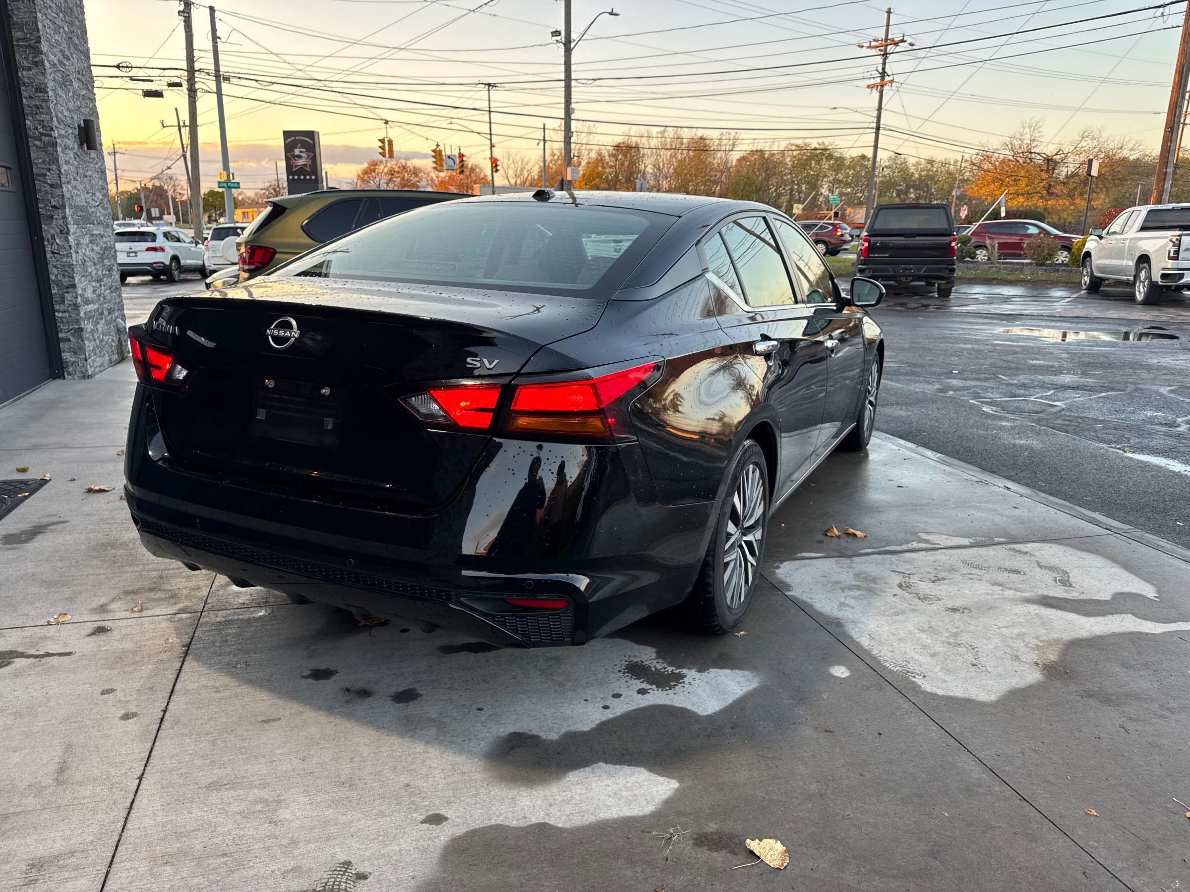 Used 2023 Nissan Altima 2.5 SV image 3