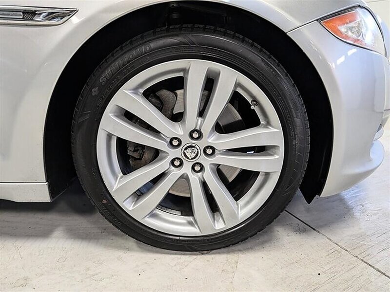 Used 2012 Jaguar XJ L RWD image 12