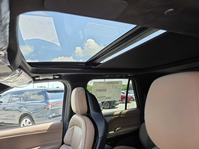 New 2026 Lincoln Navigator L Black Label AWD/4WD image 10