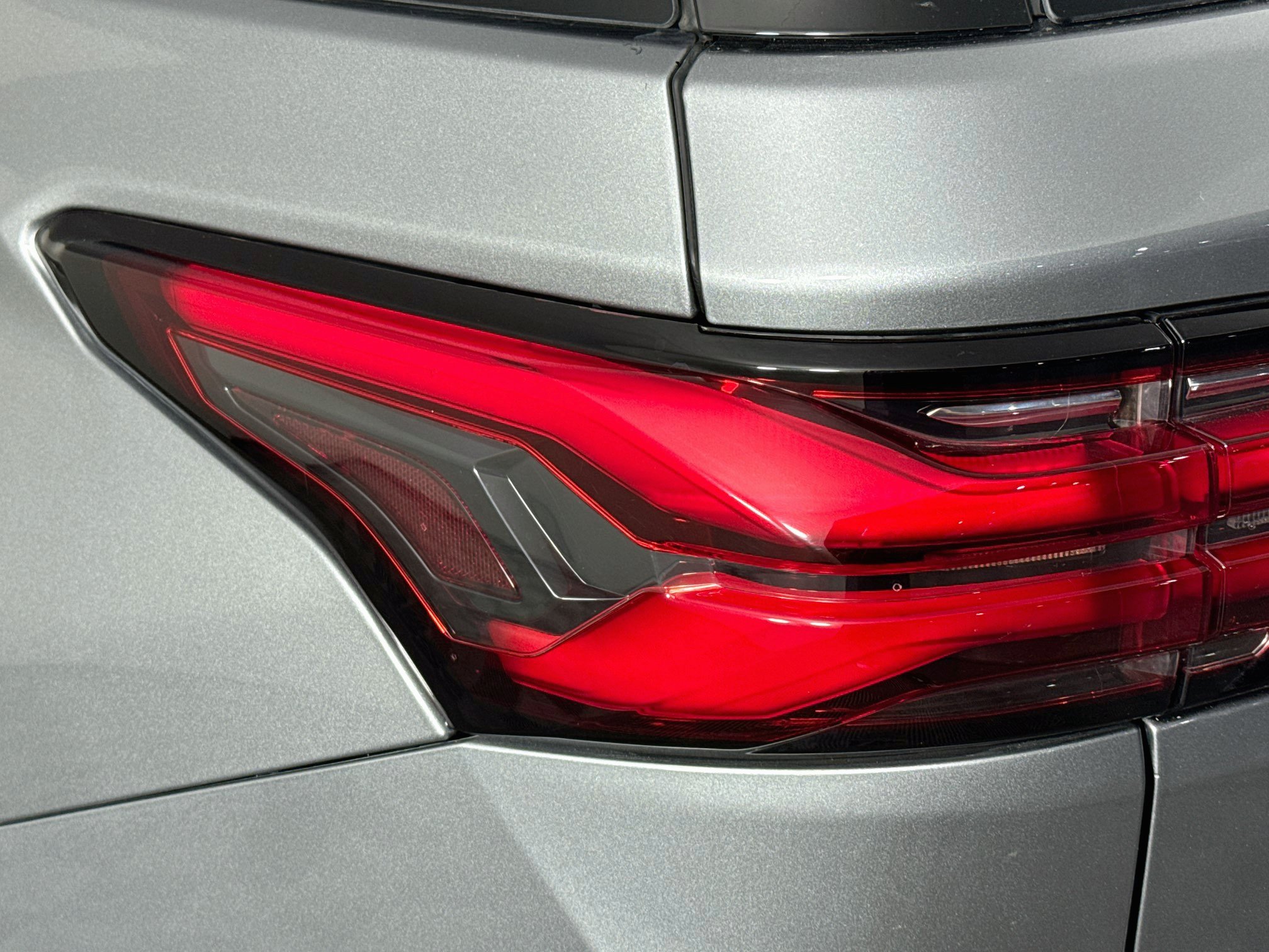 Used 2024 Chevrolet Traverse LS w/ Midnight/Sport Edition FWD image 34