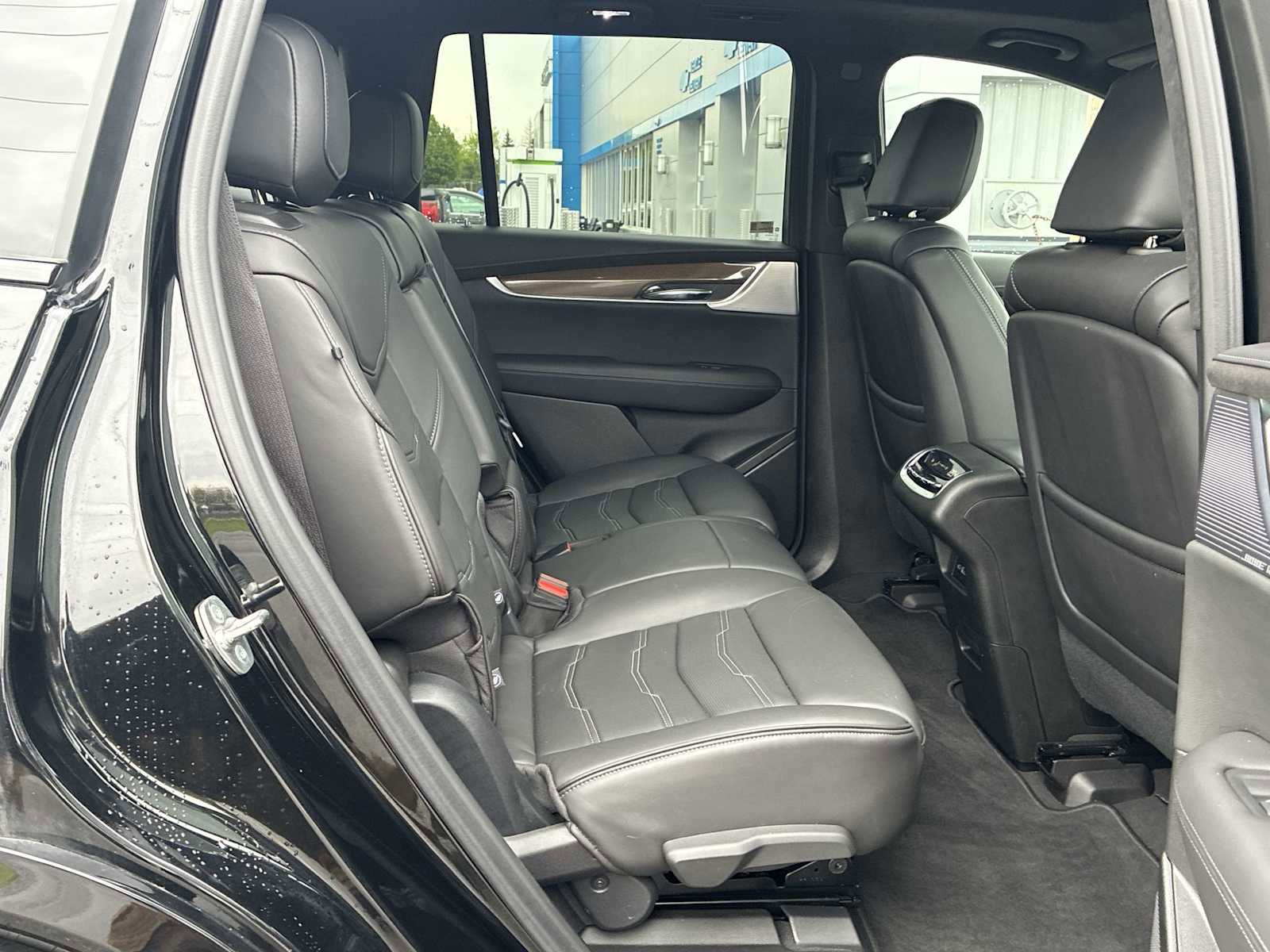 Used 2024 Cadillac XT6 Sport w/ Platinum Package image 28