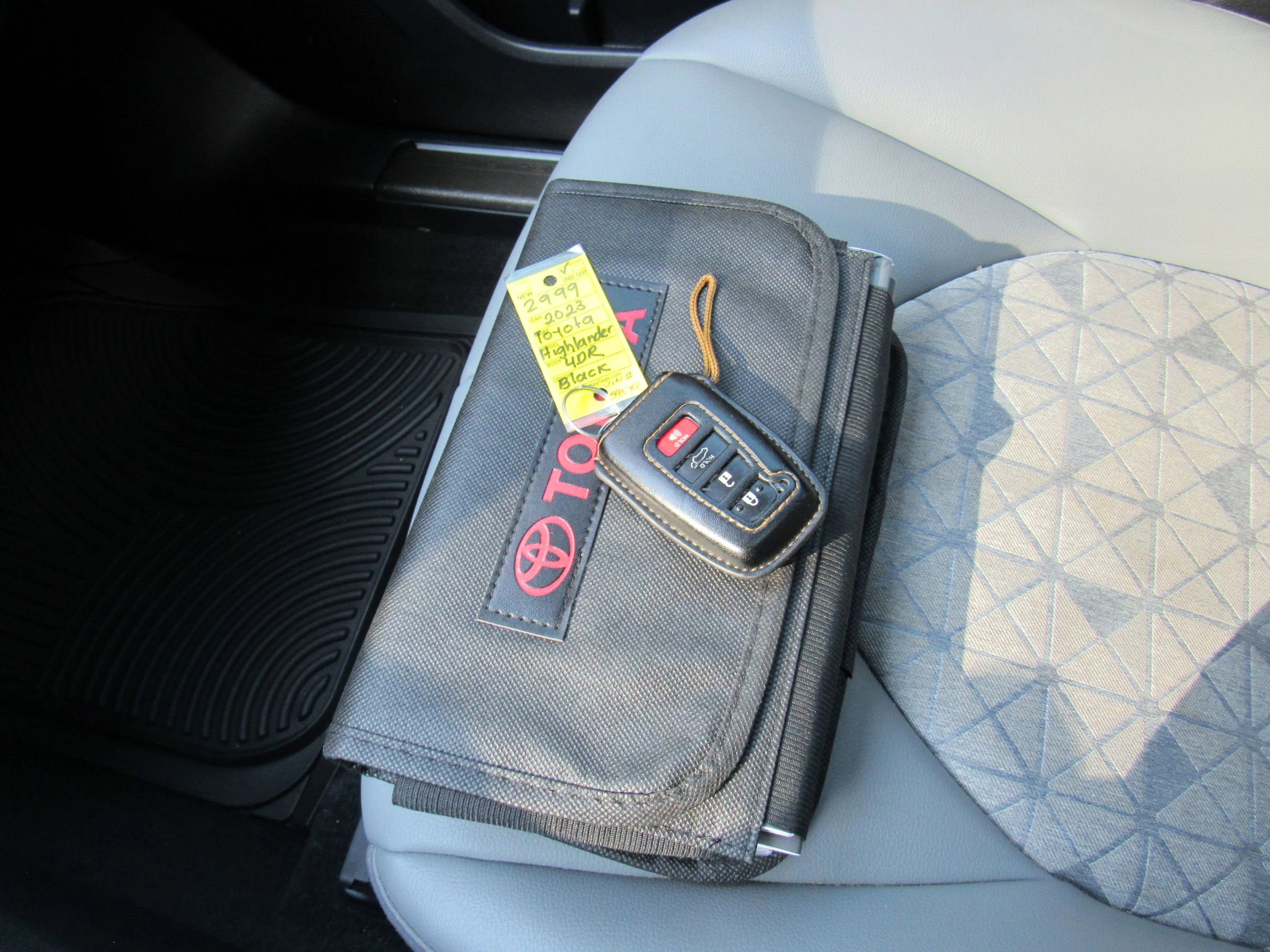 Used 2023 Toyota Highlander Bronze Edition image 21