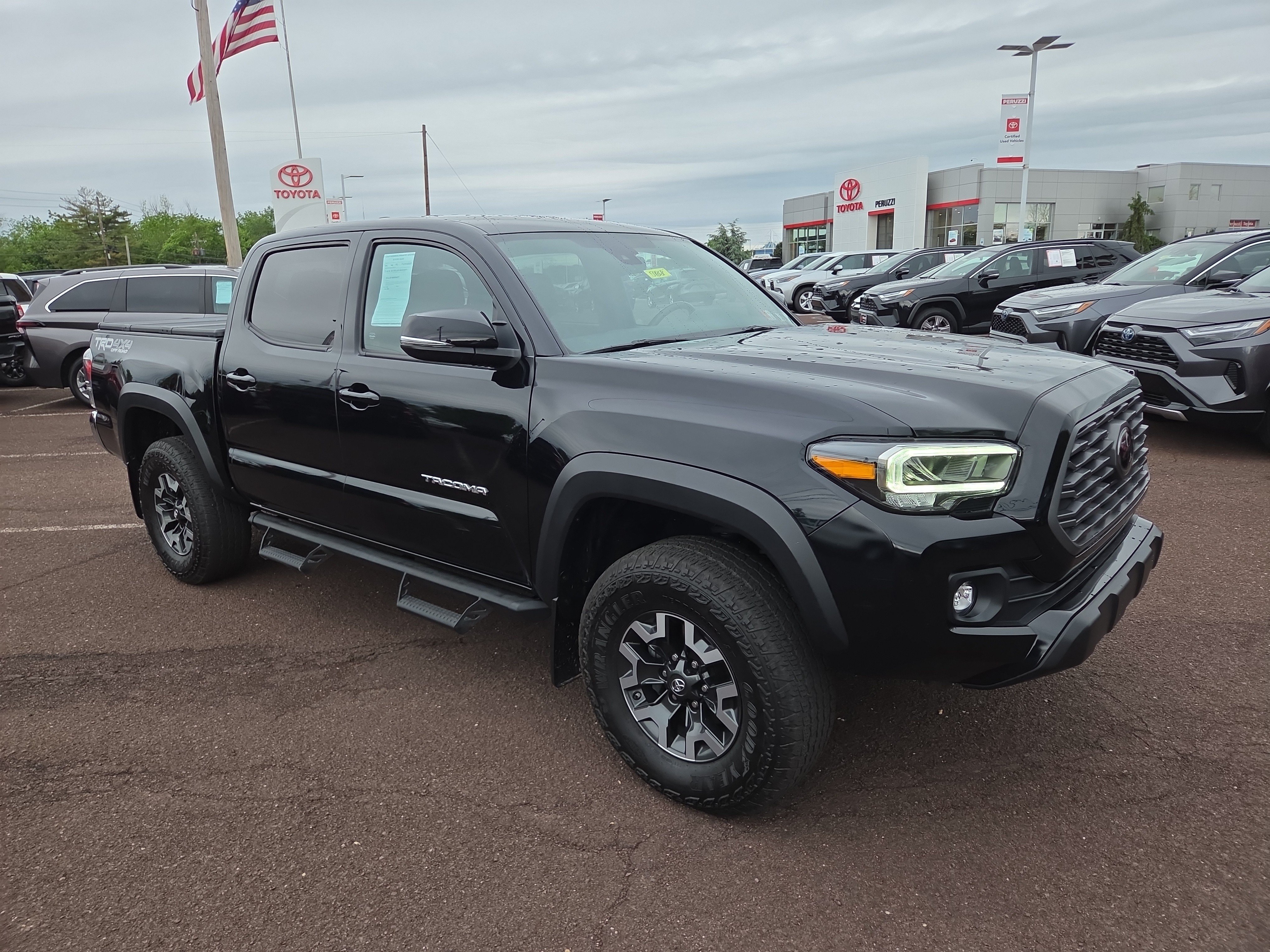 Certified 2020 Toyota Tacoma TRD Off-Road AWD/4WD image 1