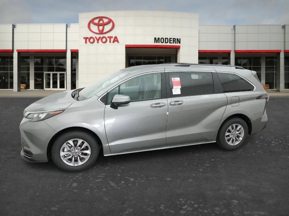 New 2026 Toyota Sienna LE FWD image 11