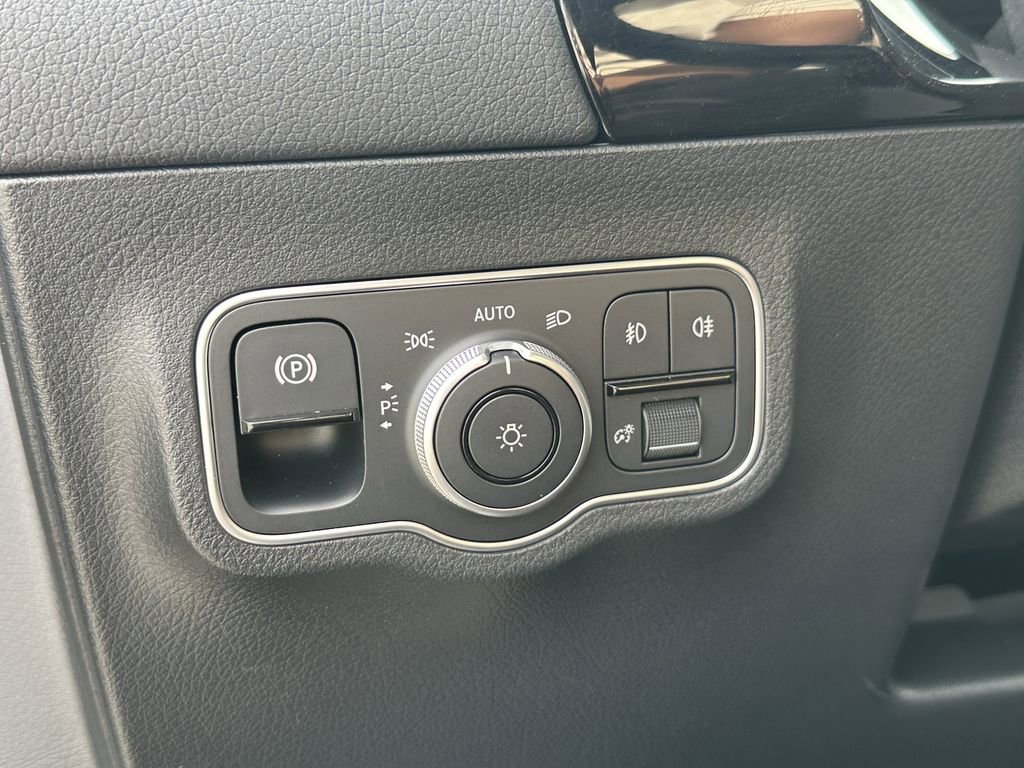 Certified 2025 Mercedes-Benz GLA 250 image 34