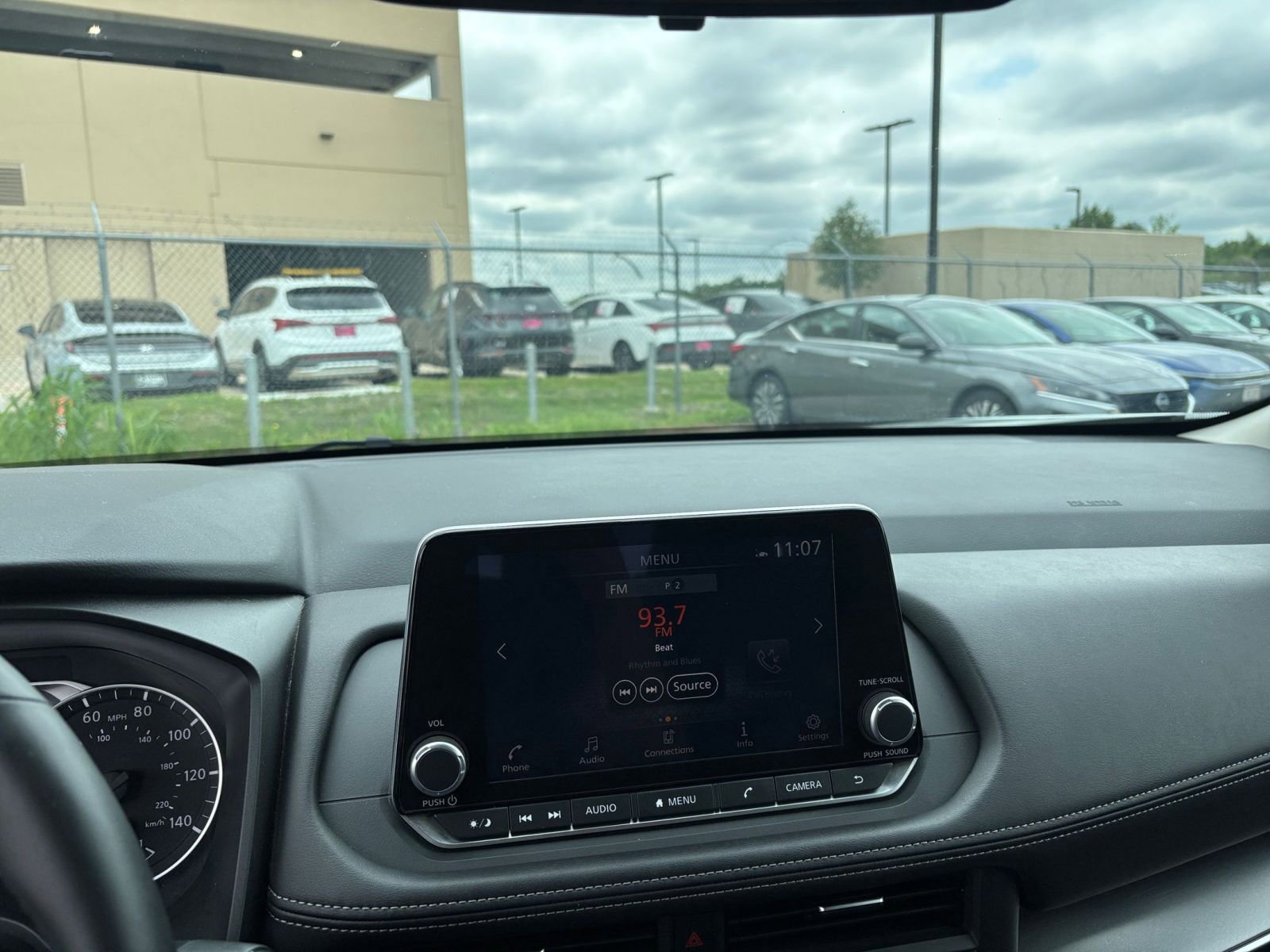 Used 2025 Nissan Rogue SV AWD/4WD image 17