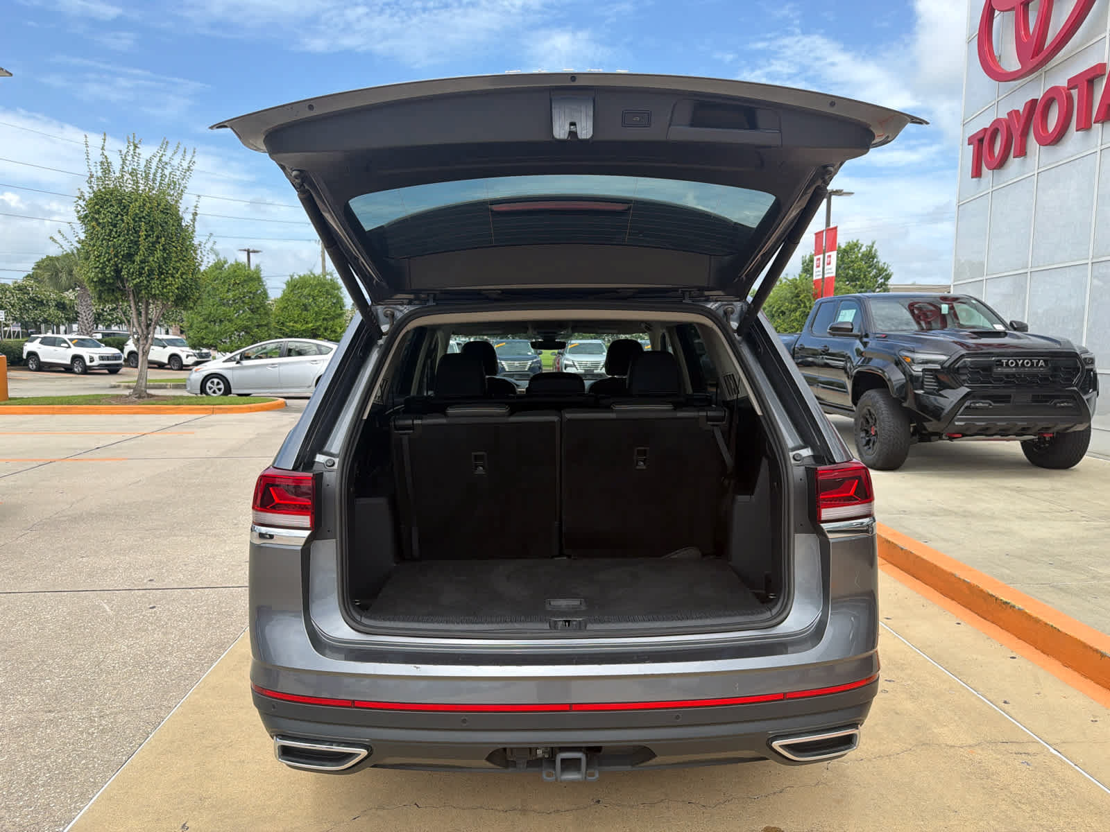 Used 2025 Volkswagen Atlas SE FWD image 38