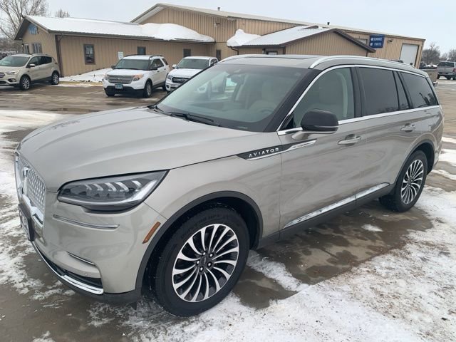 Used 2023 Lincoln Aviator AWD w/ Premium Package image 3